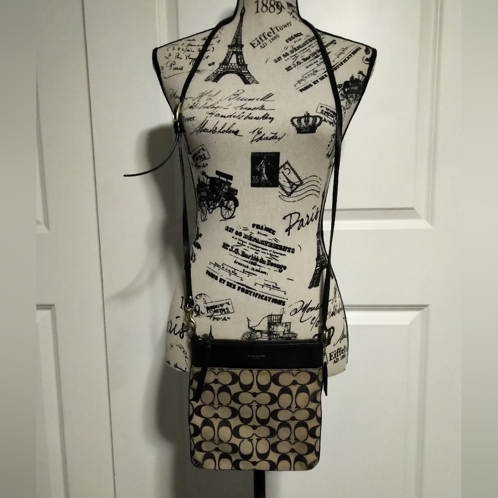Authentic Coach Bkack Crossbody Purse